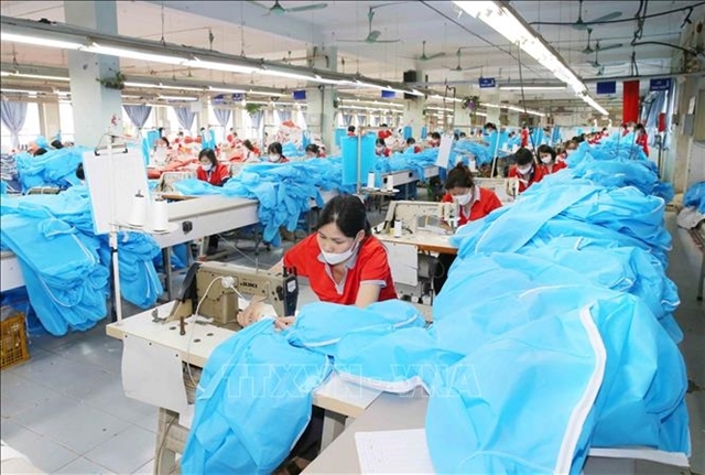 Nhiều doanh nghiệp dệt may thưởng Tết 2 tháng lương